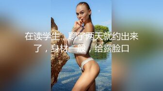 白丝女仆情趣装精品学妹非常会伺候男人，温柔的舔弄着大鸡巴乳头肚脐真骚，无毛骚逼上位好紧拽着辫子后入